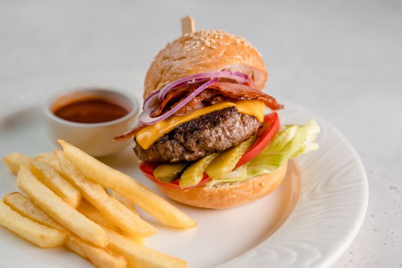 Бэби-бургер с картофелем фри