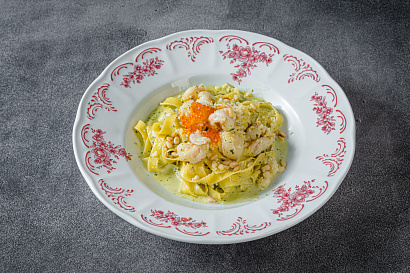 Fettuccine with scallop fillet and shrimps 